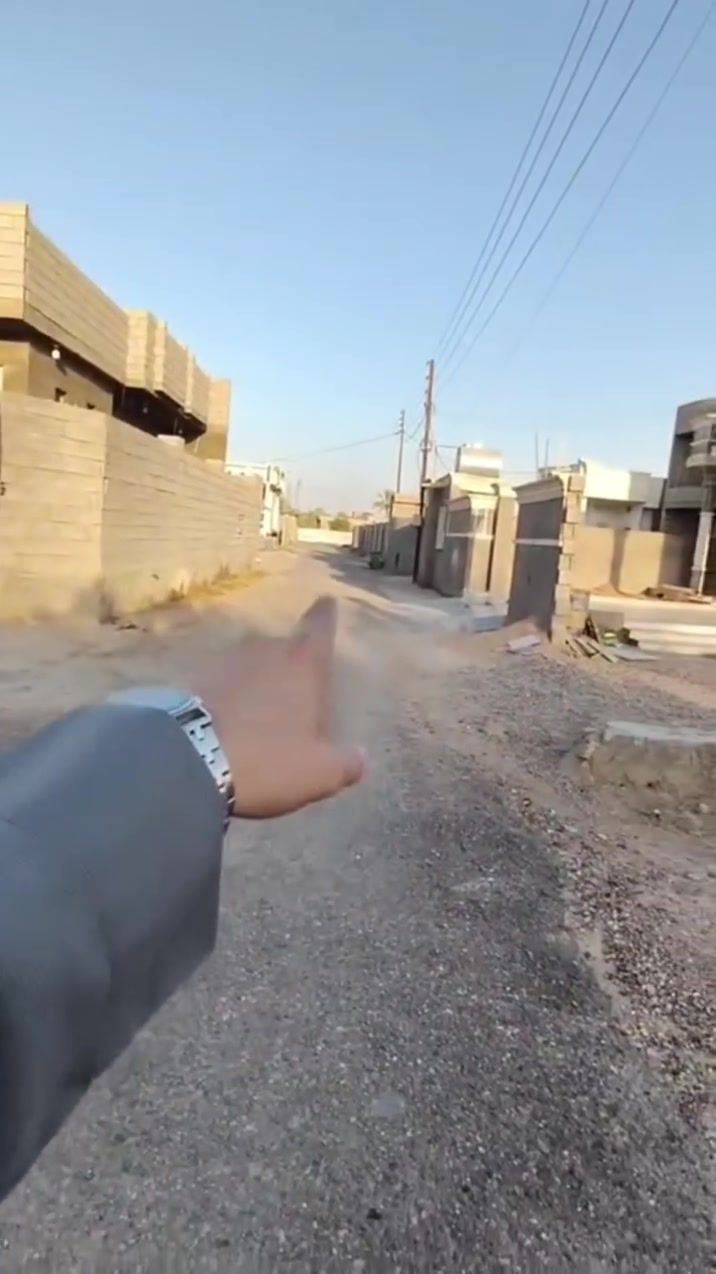 أرض للبيع
بعدنا بسجاريه هذا الشارع الرئيسي ليربط بوابة مدخل الرمادي بالحي الصناعي بمنطقه السجارية الشارع 15 متر عدنا هنا الشارع 6 متر تبليط وماء وكهرباء هنا العرض قطعه 407 متر سنجيل على شارعين شارع 6 متر وشارع اخر 6 متر الواجهية من الأمام 11ونص والواجهية من النهايه 12 متر و10 سم والنزال 34 متر المساحه الكليه 407 متر للاستفسار الاتصال على الرقم ***********
