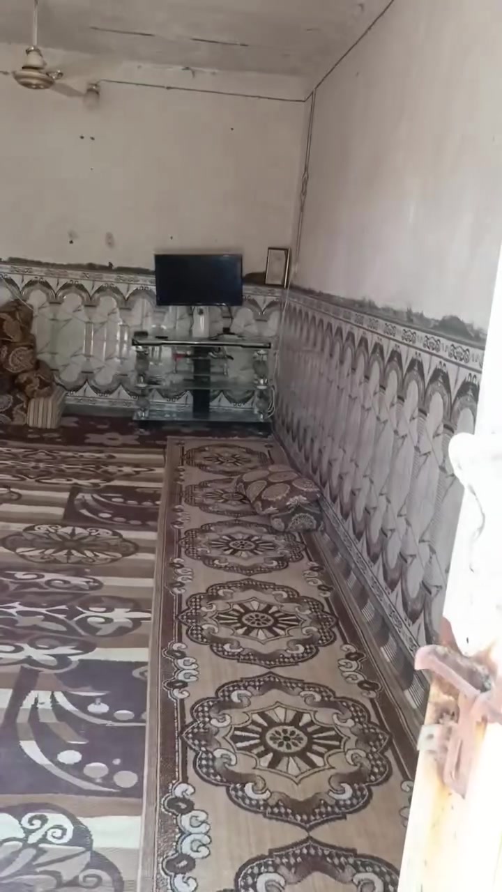 تفاصيل البيت 
البيت زراعي
مساحه اربع مئه 
4غرف نوم 
صاله 8 باربعه
سيراميك جدار وارضيه 
غرفه خامسه مطبخ 
الحوش وحده كبير 
صحيات.
الديوانيه 7ونص باربعه 
سيراميكها بس الجدار 
معزوله حوشها وحده 
باب خارجي للشارع 
وباب للبيت 
العنوان الرفاعي قرب جامعه سومر الجديده 
السعر ع لخاص ❤️
للاتصال ***********
