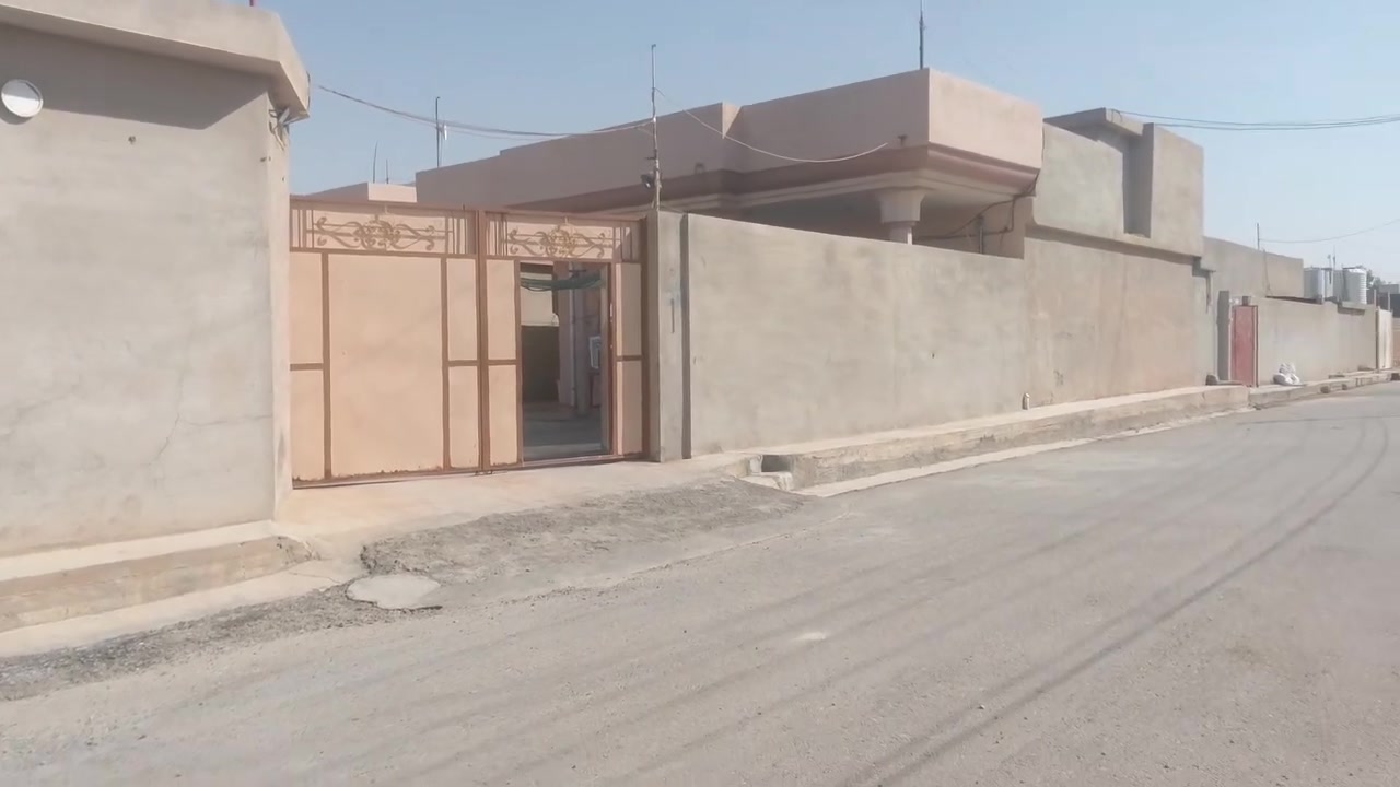اعلان بيتين للبيع بسعر مناسب جداً. قريب على مدرسة الكفاح الجنوبي
#ايي #استفسار #رقم #الهاتف #صاحب #الدار 
‏‪***********‬‏
***********
