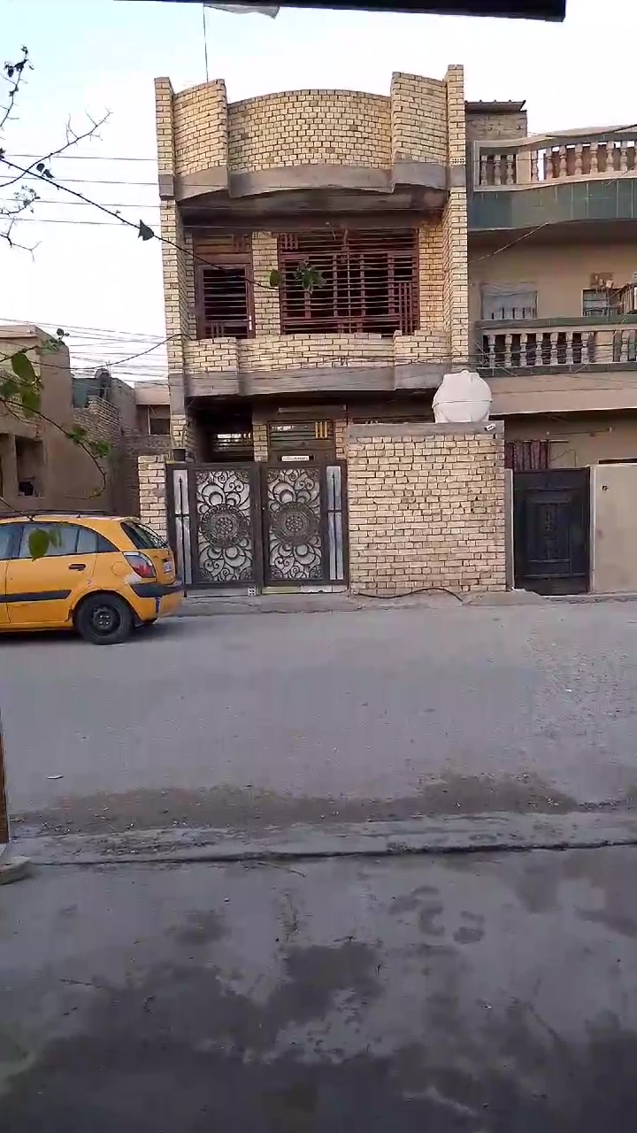 دار ملك صرف للبيع الدورة نهاية الميكانيك 100 متر استقبال وحوالي ومطبخ وغرغة نوم الطابق الاول 2 غرف نوم ومطبخ والثاني بيتونة 5/8