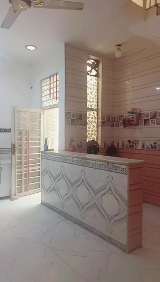 بيت 100متر مغربه الشيشان الثانيه قريب من السايدين وقريب على حي الموضفين السعر 68وبيه مجال رقم  ***********
