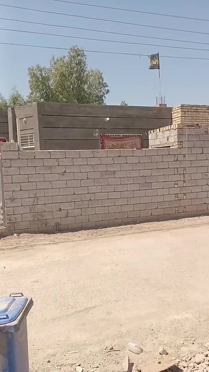 بيت للبيع ٢٢٠م تقاطع النهروان قريه ٨ قريب عن التقاطع بناء طابوك درجة أولى كول الخدمات موجوده سقف @إشارة  عكاده صار أقل سنه مبني سند ٢٥ #مروجه #عقار #نرجس #الاتصال على صاحب الدار ***********
