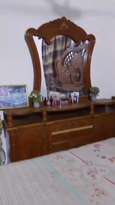 غرفه خشاب البيع نضيف سعر مناسب وحتى تفصال يبيع وهاذه رقم الهاتف ***********
