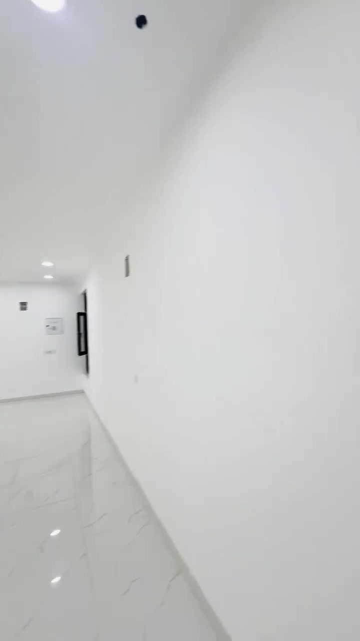 🏢 بناية تجارية حديثة للإيجار – بغداد
📍 الموقع: بغداد – حي القاهرة – سوق علي نعمة
🏢 البناية: حديثة البناء 2026
🔹 3 طوابق
🔹 12 قاعة/غرفة كل طابق يتكون من 4 قاعات 
🔹 مناسبة للعيادات والمراكز الطبية والمكاتب والشركات 
🔹 صحيات (WWC) لكل طابق وقاعة
🔹 منظومة كاميرات مراقبة متوفرة داخل البناية  
🔹 منظومة إطفاء وحماية من الحريق
🔹 تتكون بناية من مصاعد  داخلي حديث وخارجي لنقل  الأغراض وتحتوي البنايه  على  سلم الأمان
🔹 موقع مميز وسهل الوصول

📸 الصور والفيديو توضح تفاصيل البناية من الداخل والخارج.
📞 للاستفسار والحجز:
***********

📩 للمزيد من التفاصيل راسلنا على الخاص

#بناية_للإيجار #بغداد #حي_القاهرة #سوق_علي_نعمة #عقارات_بغداد #للإيجار
