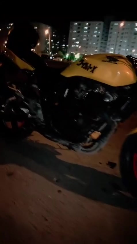 سلام عليكم
. CB400 للبيع دراجه اخذتهة ب1و500و 25 الف صرفت عليهة 1 و200 الف خسرت بيهة خساره نشاء الله مضيع بلوجوه طيبه دراجه اطيك بيهة كفاله محرك كير ضفيره دراجه مكفوله من تاير لتاير أوراقهة كذالك كامله للملاحظه دراجه محرك مفتوح بدلت بيهة ولفات وكلجات ماخليت شي بيهة مابدلته رجعت لوك
سعر:1.500
رقم الهاتف:***********
