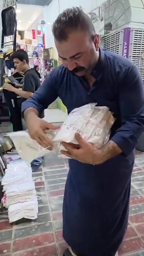 2026/8/23
قميص مدرسي بأنسب الاسعار النوعيه تركي 
 بـ مجمع بيت العائلة وفرنالك كلشي تحتاجه وبأسعار ترضي الكل 💛
جودة عالية ✔️
أسعار مناسبة ✔️
اختيارات تناسب كل الأذواق ✔️
لا تفوّت الفرصة… تعال وشوف بنفسك الفرق 👌
📍 العنوان: حلة – مقابل مدينة ألعاب حمورابي
شارع حي الحسين – مقابل باشتو
يتوفر توصيل لجميع المحافظات 
📞 للاستفسار: ***********
#مجمع_بيت_العائلة #تسوق #عروض #الحلة
