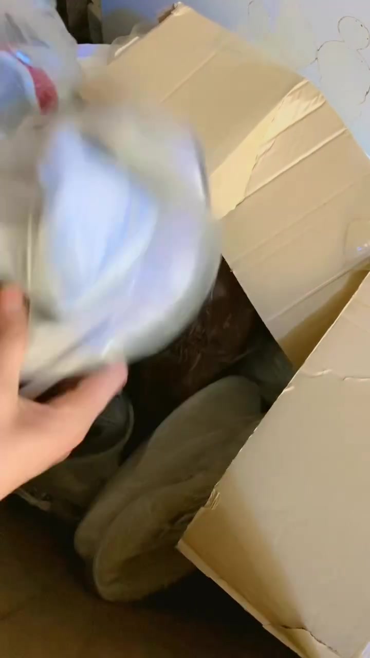 السلام عليكم
احذيه رجالي ..مشكل … 
رياضي … رسمي … كجول 
جديد جمله فقط الشليف يعد 40 قطعه 
سعر القطعه 3250 دينار 
سعر الشليف 130.0000 الف 
توصيل جميع المحافظات 5 الاف
***********
