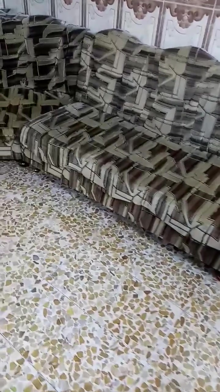 ديوان للبيع مستخدم للبيع موصل جانب ايمن ***********
