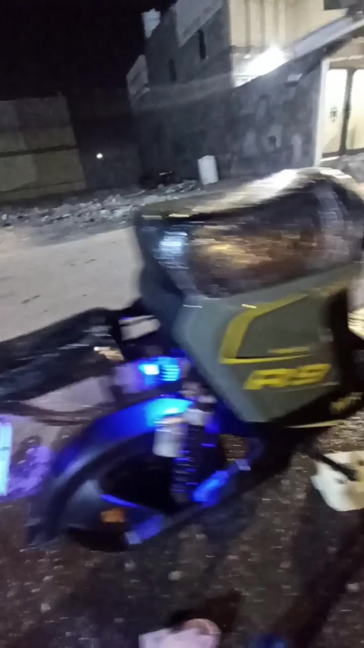 دراجه لبيع ار 9 دراجه نضيفه ودراجه جديده بطاريات جدد 33 مبير عنواني بصره حي بغداد تواصل عله رقم ***********  رايته 380 وبيه مجال
