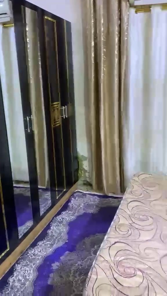 سلام عليكم غرفه تركيه لبيع نضيفه بكانه بغداد نهروان سعر400وبيه مجال بصيط واتساب ***********
