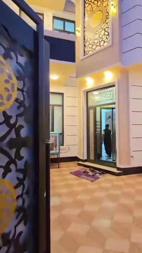 🏠 بيت للبيع – الخمسة كيلو
📍 الموقع: الخمسة كيلو، قرب مجمع اليرموك
📐 المساحة: 200 م²
🏢 طابقين – بناء حديث
🛏️ 4 غرف نوم

✨ البيت حديث ومناسب للسكن، وباقي التفاصيل موضحة بالفيديو.

📞 للاستفسار  الاتصال *********** وزيارة مكتب الملكي للعقار تواصلوا معنا.
