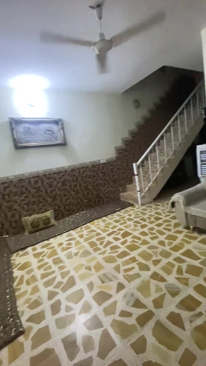🔥✨📞 للتواصل والاستفسار:[رقم]***********
🌿 فرصتك لامتلاك بيت يجمع بين الراحة والموقع الاستراتيجي.. تواصل معنا للمعاينة اليوم!
/ "بيت العُمر بانتظارك.. حيث الهدوء، الراحة، والموقع المثالي لـ عائلتك" ✨
🏠 للبيع: منزل مكتمل طابقين في قلب سامراء – حي المثنى
إذا كنت تبحث عن السكن الراقي والموقع المتميز، فهذا البيت يجمع لك كل ما تحتاجه أنت وعائلتك:
 * المساحة: 187.5 متر مربع
 * البناء: طابقين كاملين
 * عدد الغرف: 5 غرف واسعة ومكتملة
 * حالة العقار: تشطيب مرتب وجاهز للسكن فوراً دون الحاجة لأي مصاريف إضافية
مميزات العقار والتفاصيل الداخلية:
 * الاستقبال: واسع بلمسات سقف ديكورية حديثة
 * الصالة: كبيرة بأرضيات من الحجر الفاخر
 * المطبخ: واسع ومرتب 
 * الخارج: حوش يتسع سياره واسع  مرمر بالكامل 
 * الموقع: منطقة هادئة وعائلية جداً، ومخدومة بالكامل (ماء + كهرباء + مجاري) وعرض الفرع 15 
 * المميزات  القريبة: قرب مدرستين (تَبعدان 150 متر فقط) /مدرسه ابطال العروبه للبنين ولبنات/ ومدرسه فتاة الرافدين للبنات كل مدرسه تبعد150 متر
💰 السعر:🔥 [ادخل عل خاص واني حاضر]  ومراعاة للشراي الجاد)
📞 للتواصل والاستفسار: [رقم]***********
🌿 فرصتك لامتلاك بيت يجمع بين الراحة والموقع الاستراتيجي.. تواصل معنا للمعاينة اليوم!ً
