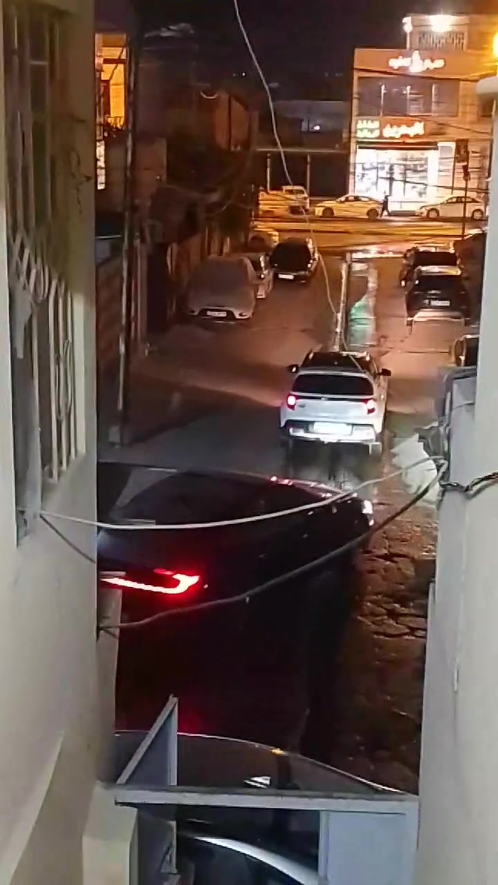 يتوفر شقتين ارضي وثاني غرفه مطبخ مشتملات موزع سعر 250 الشهر مؤثثه خلف مرطبات البحرين قريب علجامعه وطب اسنان للطلبات أو عائله صغيره..خاص وتصال ***********
