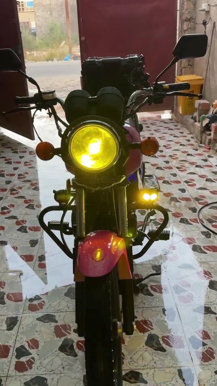 🏍️ دراجة دايوان كلاسيك DAYUN محرك (200cc) 
ركز 200cc مو 150cc !

📅 موديل 2022 نازلة بـ 2023، لون أحمر وردي أو بنفسجي. 💜

📋 مرقمة ديالى كامل، تحويل مباشر.. الدراجة نظيفة جدًا وخير من الله، محرك نظيف وناعم.. الدراجة على إيدي استخدام شخصي، وما مشتغل بيها، حتى غراضها الاستهلاكية التي تم تبديلها اصلية مال وكالة.

📌 سبب البيع عدم الحاجة إليها لوجود بديل.

📍 مكان الدراجة: ديالى – بعقوبة.

🎁 يجي وياها هدية خوذة أصلية شركة DFG سوداء.. 🪖
📖 حتى كتاب التعليمات مالتها موجود.

راح تعجبك بعد ما راح تجي تشوفها بعينك.

💰 السعر: مليونين ومئة ألف، وبيه مجال للشراي.

⚠️ إذا مو شراي لا تتعبني.

📞 للاستفسار: مراسلة الصفحة أو الاتصال:
***********
