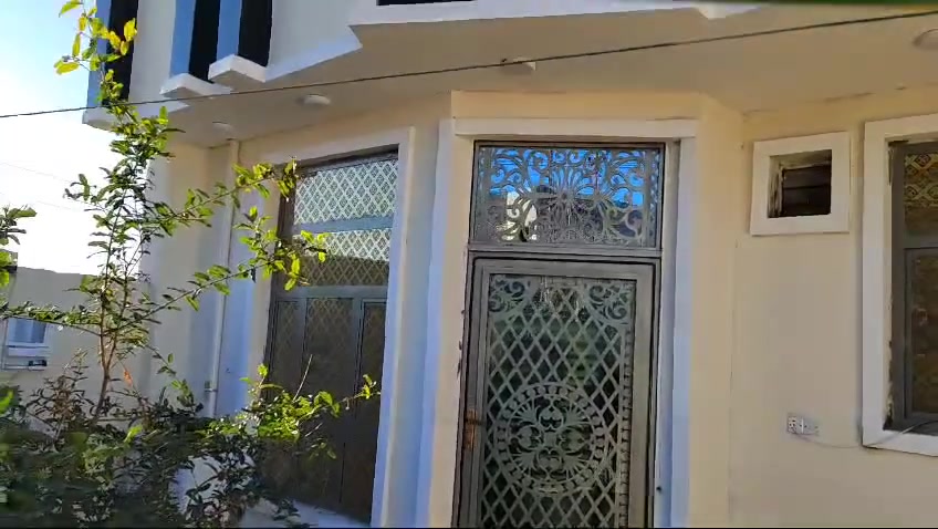 اعلان متوفر بيت للايجار طابق واحد قرب جامعة الانبار يبعد عن سياج الجامعة أمتار قليلة يتكون من كلدور استقبال مطبخ صالة غرفتين. نوم مجموع حمامات داخلية خارجية كراج حديقة سعر الايجار 350 للاستفسار الاتصال على الرقم ***********او زيارة مكتبنا مكتب المسرة للاستثمار العقاري العنوان الرمادي حي الشرطة قرب النادي الملكي

