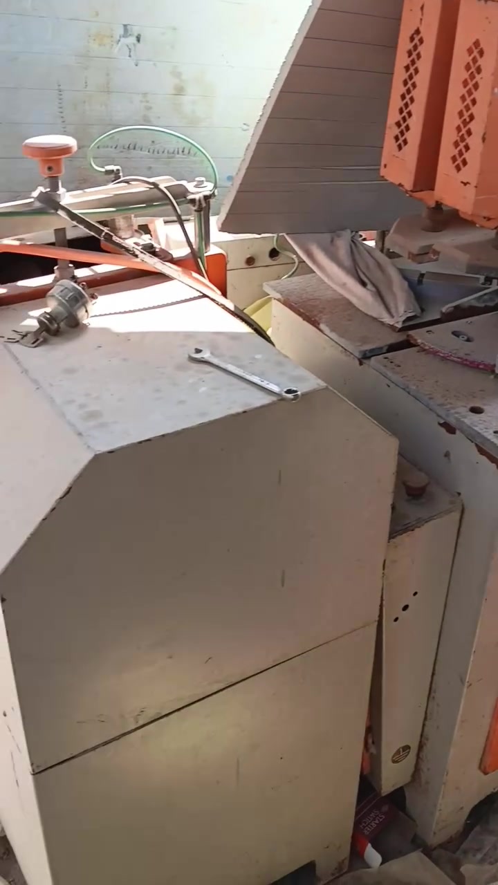 معمل pvc للبيع نظيف بس  متروك كمبريسر هم ويا سنكل 
مكاني كربلاء حولي ابو مهدي المهندس السعر 33 ورقه اوبي مجال 
***********
