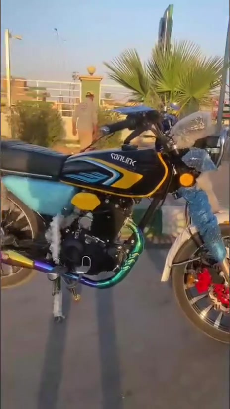 السلام عليكم دراجه موديل 26 سيفان للبيع محرك 250 ضاغطه وزنجيل تشغيل عن بعد نظافه 100% دراجه شوفه العين شرط كل شيء شغال  السعر مليون و 200 بها مجال شيء قليل الموشراي لا يخابر الرقم الهاتف فقط ***********
