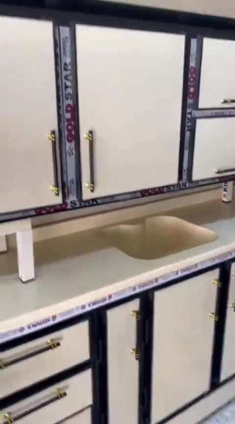 @إشارة 
راسلو واتساب ***********
للبيع مراوس او بقديم مع فرق  جميع الوان والأحجام حسب الطلب شغل درجه اولى مبطن وجه وكفه شرط اذا مو تسكام درجه اولى مرجوع 
عنوان المحل نجف شارع الهاتف واكو توصيل
