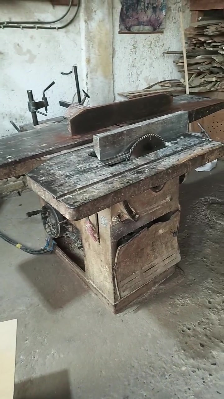مكينه ايطاليه شغاله مع حادوده للبيع  عنوان نجف كوفه
***********
