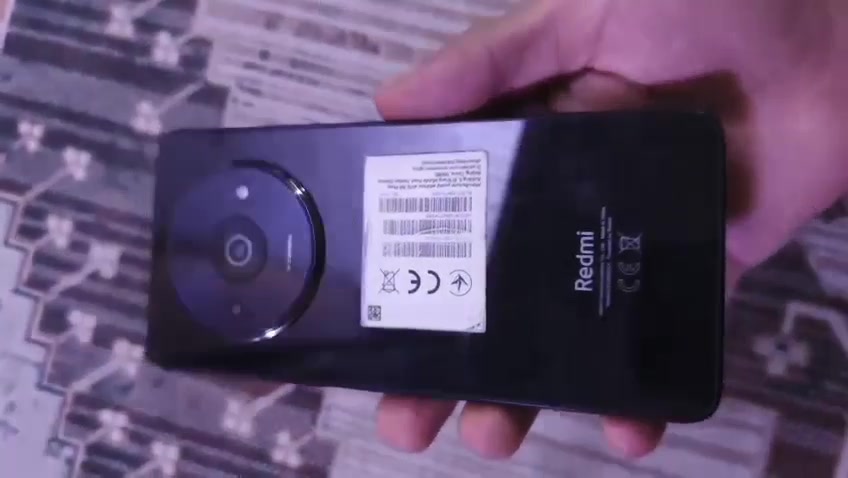 ريدمي A3  استخدام 4 أشهر بس
الشاشة مجرد لزكه مو كسر
ويا ملحقاته كارتون والشاحنة
كامرة تدعم ذكاء اصطناعي 
ذاكرة 128 