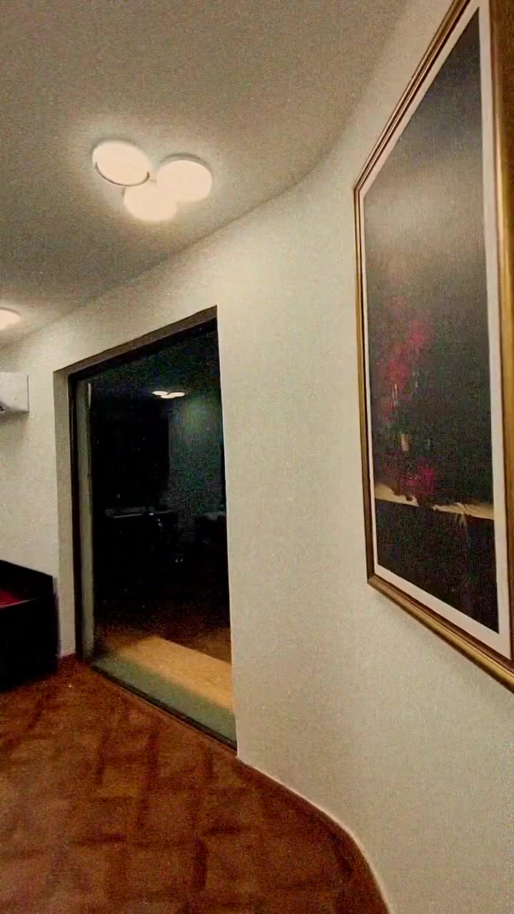 ✨ محل حلاقة أوربي | أحمد البحراني ✨✂️
لأن أناقتك تبدأ من التفاصيل… 🤍
نقدملكم أرقى خدمات الحلاقة والتصفيف بأجواء راقية واهتمام بأدق التفاصيل.

💈 قصّات أوربية وعصرية
💈 تدريج ودمج احترافي
💈 تحديد اللحية والشارب
💈 تسريحات وتصفيف حسب طلبك
💈 عناية واهتمام بالتفاصيل
💈 أدوات نظيفة وتعقيم مستمر
💈 خدمة راقية تناسب ذوقك

🔥 ستايلك… يميزك
وخلي إطلالتك دائماً بأفضل صورة مع أحمد البحراني 🤍

📍 العنوان: ساحة قحطان – يم إنشائية ليث
📞 للحجز والاستفسار:***********

