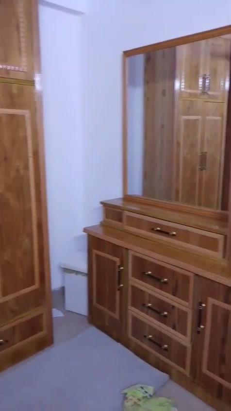 السلام عليكم الغرفه للبيع
السعر مليون 200 الف 
العنوان شقق الحدباء التواصل خاص او عبر الرقم ***********
