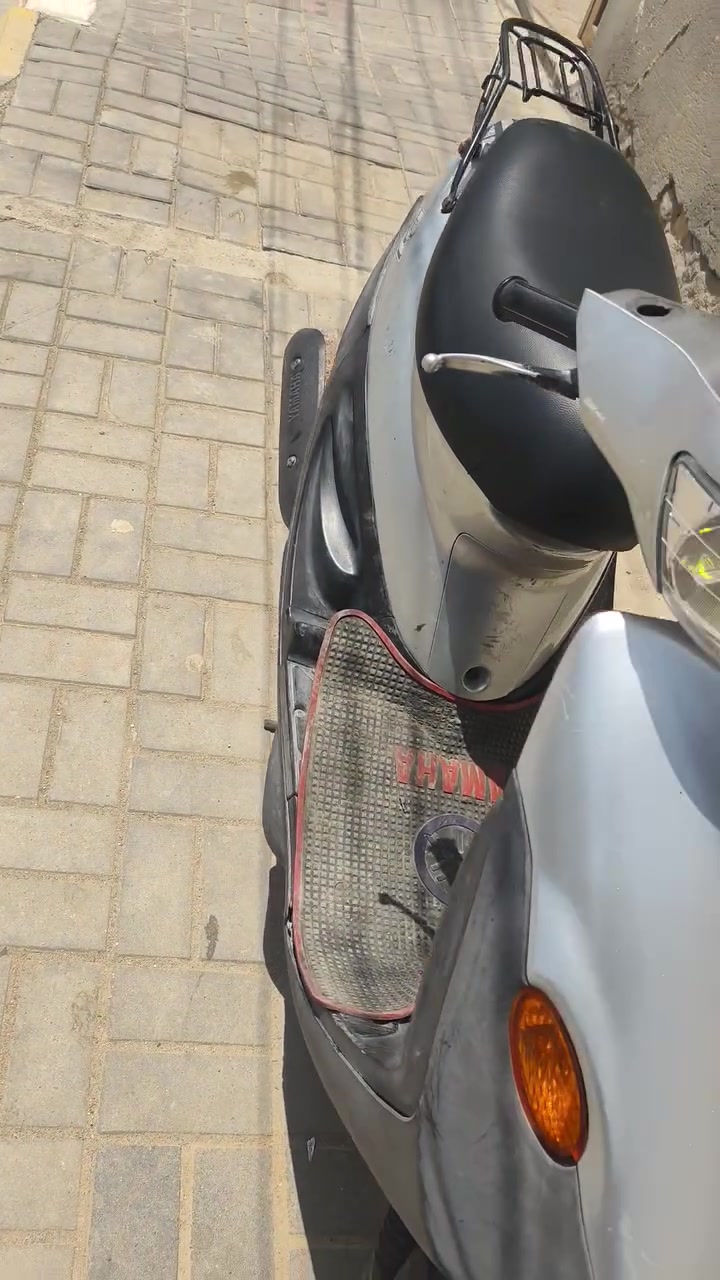 بيجي نضيف كلش نهضه معدل كهربائيات تشتغل سلف هندر عداد كله شغال مجفته مره وحده صار اسبوعين توها سحكت تجفيت اصلي تايرات جديد باتري جديد دبلات جديد دراجه جاهزه ربع ما تصرف عليها مكينه ناعمه اكسن ناعم السعر 375 وبيها مجال  الرقم ***********
