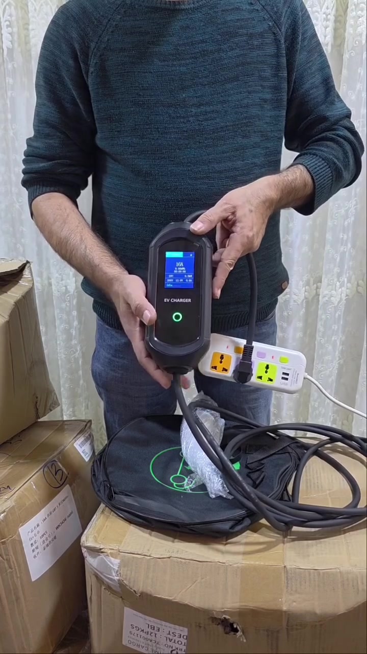 شاحنة سيارات بيوايدي لكافة الموديلات.
دستروير.سيل 5. سونكL.سونگ پلص.. کن پلص
تشتغل أيضا بدون ايرث وتكدر تتحكم بالامبيرية 
ضمان سته أشهر تصليح او استبدال
مصنع من مواد اصليه
متغير من ٦ إلى ١٦ امبير 
 مع تطبيق موبايل للتحكم
طول ٥ متر
مقاوم لأجواء العراق
للحجز ***********
رابط كروب الزبائن
https://chat.whatsapp.com/DEExmYDhEN87DnJCOshF1p
