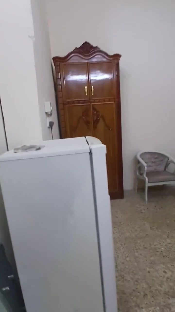 شقة مؤثثة للعزاب في شارع الرشيد من جهة الميدان قريب على باب المعظم
الشقة للعزاب فقط وليست للعوائل.
تتكون من غرفة وصالة وحمام.
تحتوي على خط سحب وسبلت ومبردة وثلاجة وباقي الامور.
يشترط للسكن عدم شرب الخمور والامور الاخرى.
الايجار الشهري 400 الف.
***********

