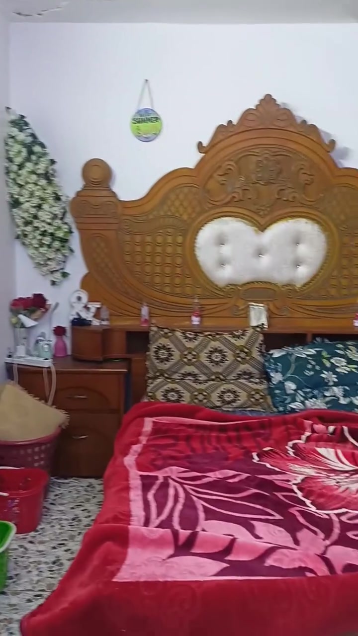 السلام عليكم غرفه نوم صاج من العيار الثقيل مرتبه بس شي واحد يعوزها صبغ لان من الرطوبه شويه صارت قطنت السعر 425 وبيها مجال شي قليل 
***********
