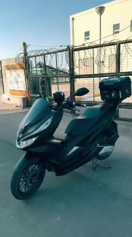 للبيع دراجة PCX الجيل الثالث كفالة عامة نظافة100% ماشية 17 الف مكاني بغداد بسماية السعر مليون و900 وبيها مجال بسيط تواصل ***********
