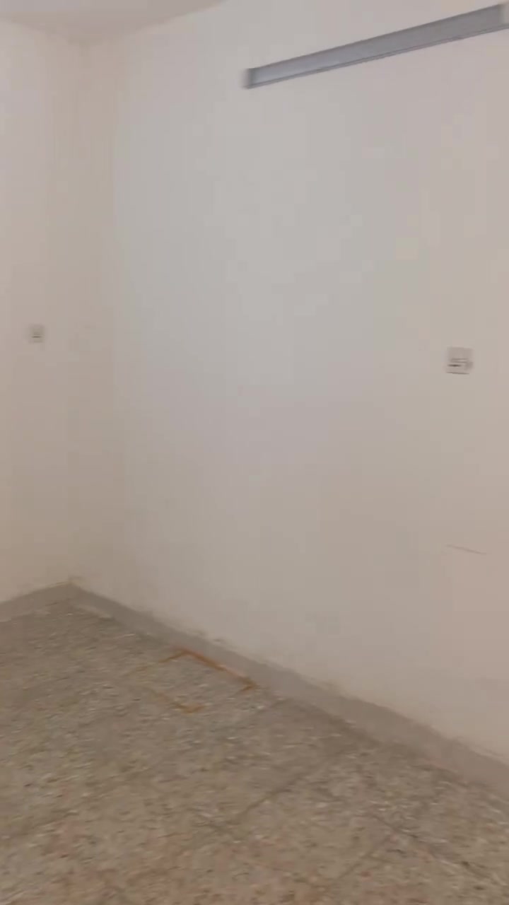 بيت للإيجار الإسكان شارع 23
***********
