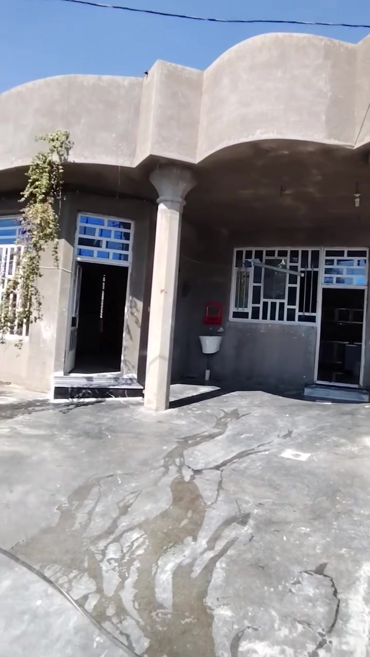🏠 دار للبيع مساحة 300 متر 👍

تفاصيل البيت بناء حديث
يحتوي على غرفتين نوم و صالة واستقبال و مطبخ
وحديقة جبيرة   البيت كله سراميك أرضية وجدران
خدمات ماء كهرباء تبليط مدارس منطقة متكاملة بل خدمات يعني فول الفول الخدمات

المكان بغداد بسماية قرية عشرة

سعر 100 مليون  / المو شراي الحد تعبنا فدوة

مكتب بغداد للعقار ***********
