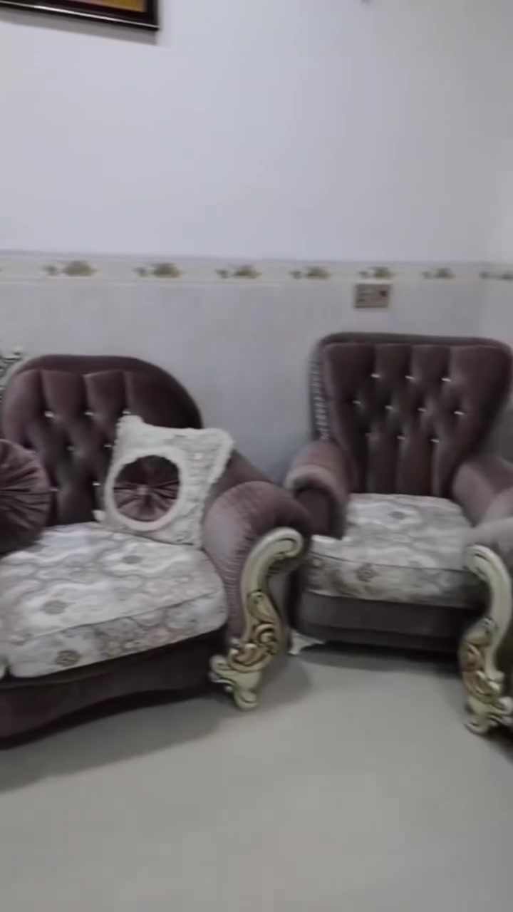 سلام عليكم تخم للبيع 
ملكي فول نضيف 
10مقاعد
سعره اب 500ويا التوصيل 
مكاني كركوك
***********
