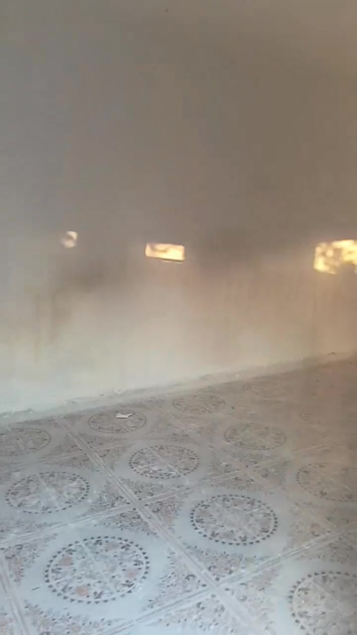 دار للبيع حي الجوادين مقابيل مجمع حي الجوادين يبعد عن الشارع العام 100م  (مساحة البيت 230متر )
يحتوي على غرفتين نوم 5في4 
وصاله جبيره ومطبخ جبير
واستقبال 6في4
وصحيات داخلية وخارجية

***********
***********
دار للبيع حي الجوادين مقابيل مجمع حي الجوادين يبعد عن الشارع العام 100م  (مساحة البيت 230متر )
