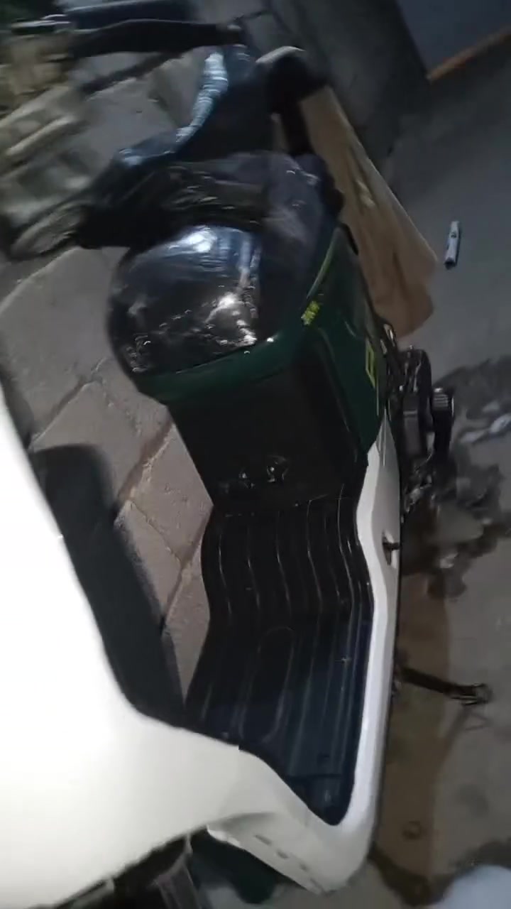 سلام عليكم عندي دراجه شحن R9 بطايات جديد الدراجه كلش نظيفه في البصرة الاصمعي الجديد شارع جامع السيلاني رقم الهاتف *********** كامله كل شي ما بيها 350الف بها مجال
