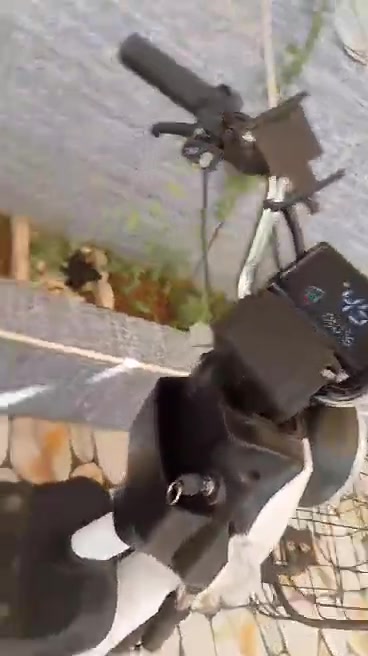 السلام عليكم ماطور شحن حجم 14 iBike اربع بطاريات بحالة ممتازة جدا  النضافه 98٪ السرعة 60 بي مثبت سرعة لون ابيض واسود السعر260 وبي مجال للطيبين