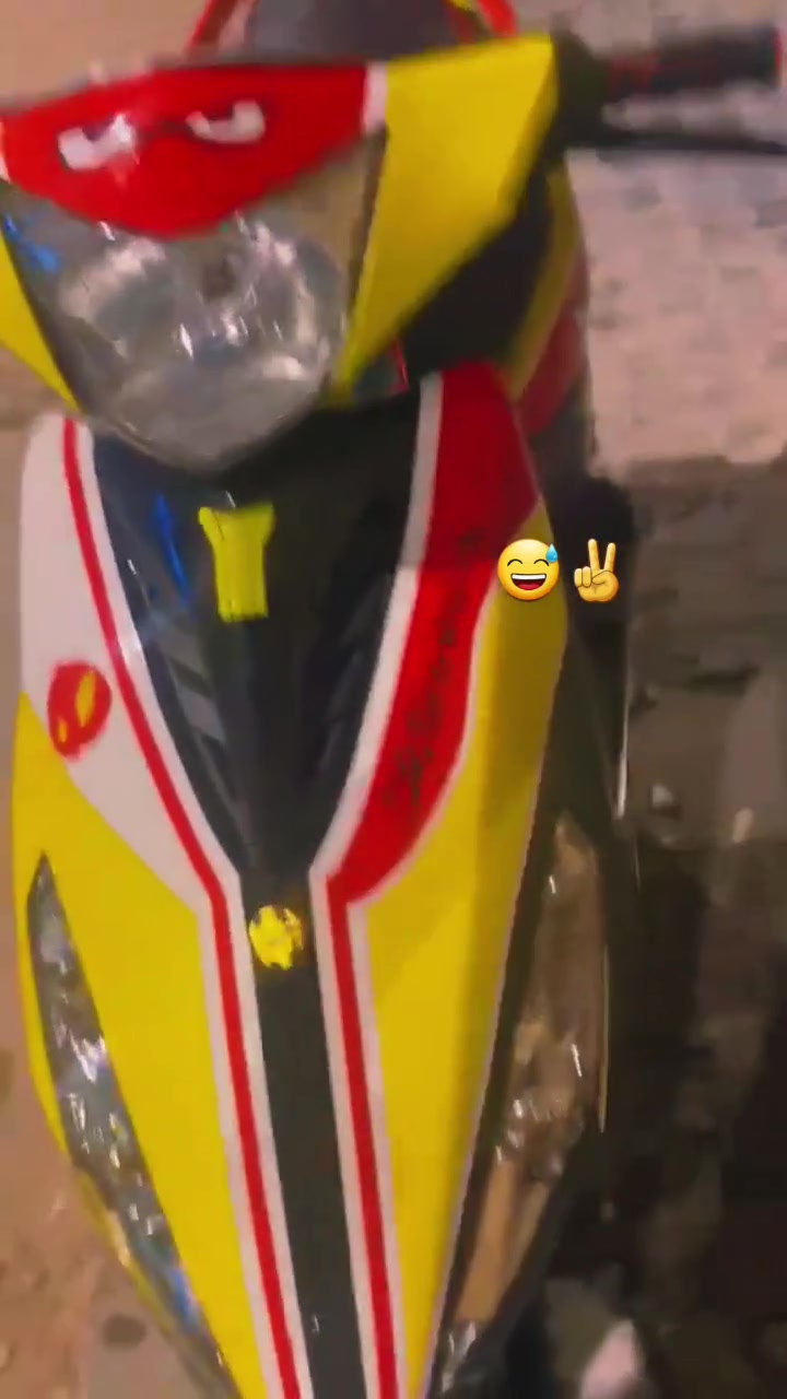 سلام عليكم دراجه لبيع ماكس مضلع دراجه نضيفه سحربها حلو ومشيهاء حلو دراجه تطير طيار دراجه كلها شغال صانصه رياضي كلجات رياضي نوزل  نكرها سلف مكرها هندر لايت شغال شاير سكنات صطاب العداد مال البانزين لكيش شغال كلها شغاله العنوان البصره ٥ميل السعر 750وبيه مجال رقم ***********

