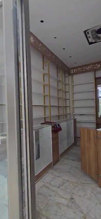 للبيع ديكور رفوف + جامخانات + ميز فقط سعر مناسب جدا مستعجل عالبيع ***********
