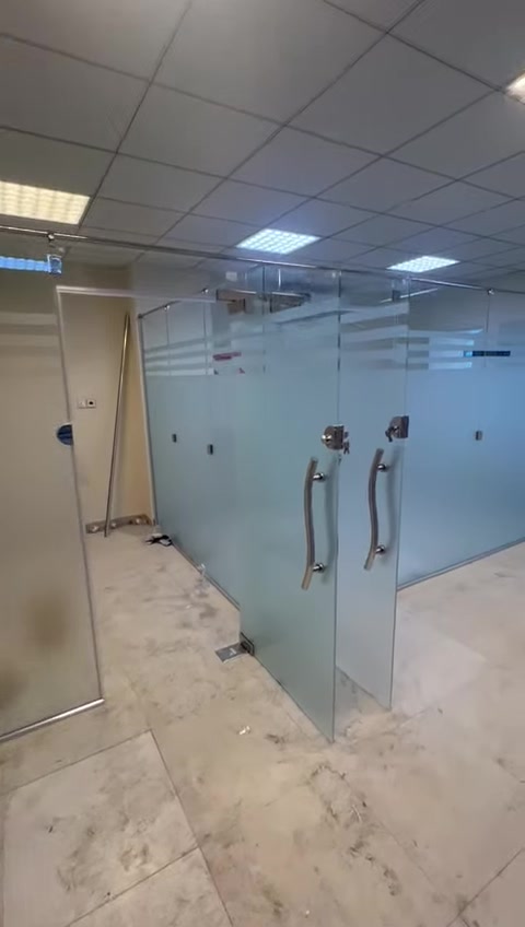 كادر ابو ياسين لواجهات الزجاج  والقواطع 
زجاج 10 ملم مقسى حراري ضد الكسر 🚩
واكسسوارات سال ستيل 304💪
معه ابواب هيدروليك وضمان 10  سنوات 🚩
جوده في العمل وسرعت التسليم 👌 

 اتصال ***********  
وتساب***********
