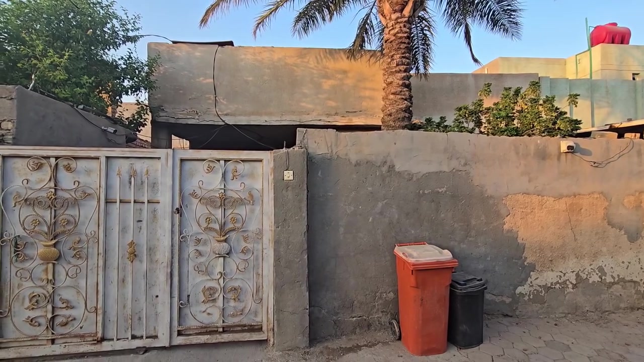 بيت طابو صرف للبيع
الوجه 11متر 
النزال 20متر
يتكون البيت من :2غرف نوم +صاله +ستقبال+مطبخ+صحيات داخليه وخارجيه 
خدمات كافه:كهرباء +ماء+مجاري+تبليط
عنوان البيت :واسط قضاء الزبيديه (حي السلام قرب مدرسه البنات الأعداديه)
ملاحضه :البيت يباع قطعه ارض
للأستفسار اكثر اتصل علئ الارقام التاليه او مراجعه مكتب العايد للعقار 
عنوان المكتب : واسط قضاء الزبيديه _ حي السلام
***********منتظر
***********منتظر
