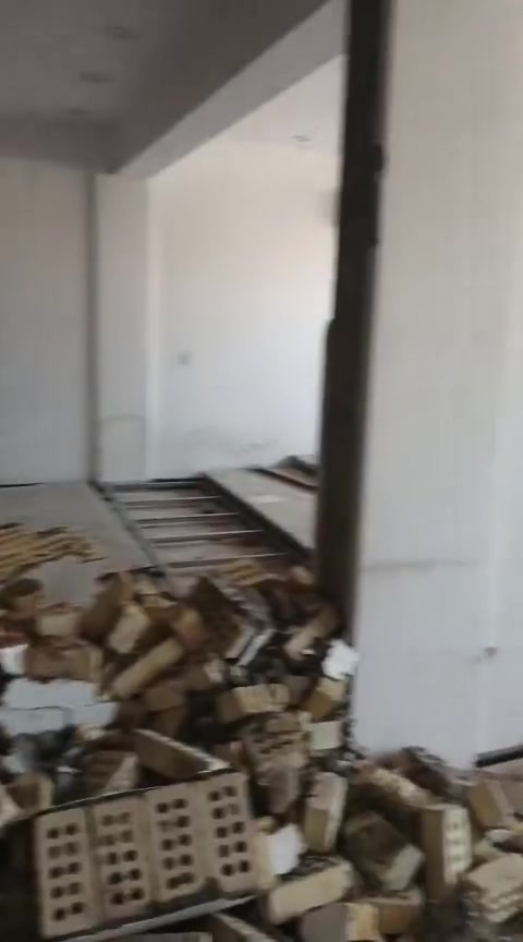 السلام عليكم كادر تفليش كامل تفليش البيوت تفليش الرباطات تفليش الجدران قلع ارضيات تكشير لجدران وبانسب لاسعار هاذا رقمي ونتصل وبخدمتك ***********يوجد واتساب
