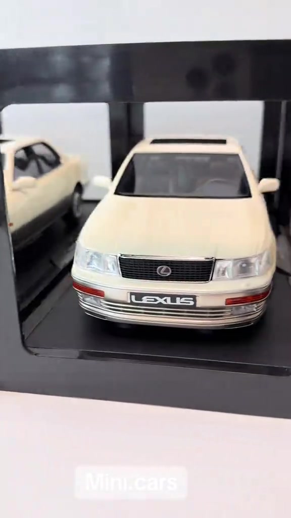 لكزس LS400 • موديل ١٩٩٢ • مقياس ١/١٨