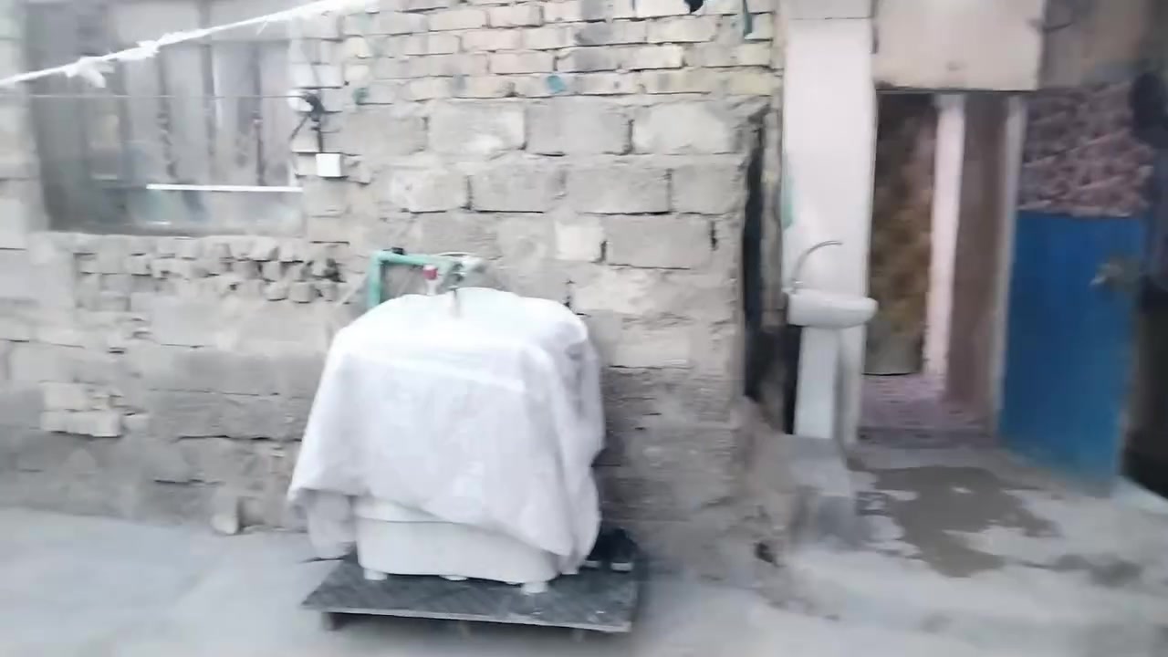 السلام عليكم بيت للبيع مساحه 200 متر في مجمع المهدي السكني الفرقه الحزبيه سابقاً مجاور قطاع ٤٩ الداخل الاخير ورا الحدادين يتكون البيت من حوش كبير +حمام + غرفه فوك كبيره + مطبخ + غرفه داخل البيت متكامل هو والغراض وكامل من ماء كهرباء + سحب + مجاري للاستفسار على الرقم 
***********
