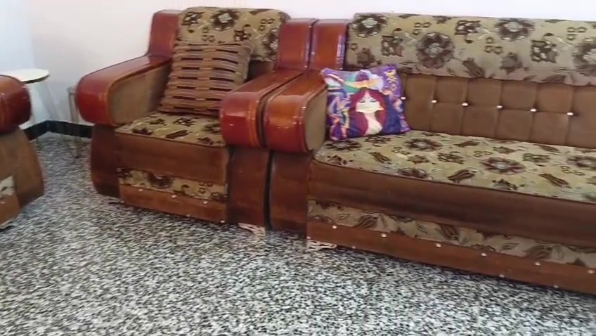 تخم للبيع ١٠ مقاعد مابي اي ضرر بغداد الشعب الرقم ***********
