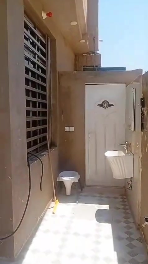 السلام عليكم بيت للبيع مساحه 100 متر مربع طابو زراعي بناء حديث استقبال مطبخ صاله غرفه نوم صحيات بيع مع الاثات منطقه كامل خدمات ماء كهرباء تبليط مجاري العنوان بغداد السياحي منطقه حي الأمير للاستفسار الاتصال على الرقم ***********
