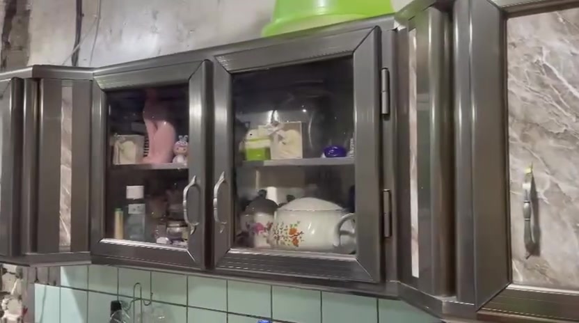 من رخصة الادمن 
عندي كاونتر للبيع طول السنك ١٥٠ 
و طول الكاونتر مترين مع الملحلق 
السعر ٣٠٠ وبي مجال 
للاستفسار ***********
