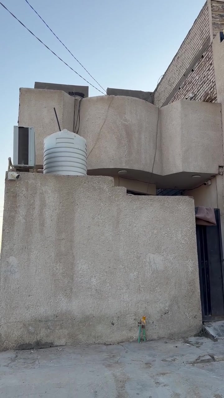 للبيع بيت مسحوب عليه مبادره يباع تطلوعه بمقدمه 32 مليون مطلوب للمصرف العقاري 95 مليون تسديد الشهري 438 مساحة 100 طابق ونص  للأستفسار اتصال فقط 
***********
***********
