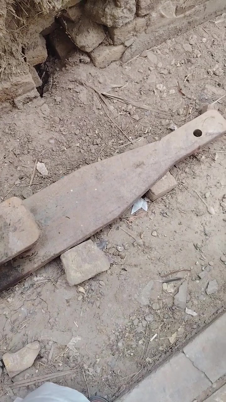 مجر يرهم على الفيات من ١١٥ إلى ١٦٠ جميع أحجام الفيات البيع ٢٥٠ وبيه مجال قليل المكان واسط قضاء الموفقيه تليفوف ***********
