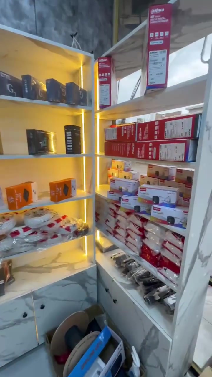 رفوف استخدم 2 شهر للبيع مع ميز قطعتين
الطول 2 متر عرض 1 متر العمق 50سم مقطع 

ملاحظه تفصال وليس جاهز سوكي  ولوكو ينشال كلش سهل 

السعر القطعه 100 وبيها مجال 

 بيها لدات 

العنوان /بغداد البياع 

***********
